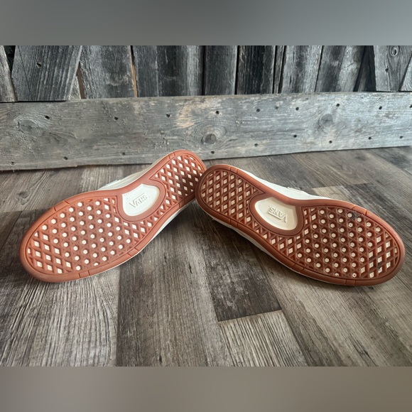 Vans Cream and White Sneakers - Picture 5 of 6